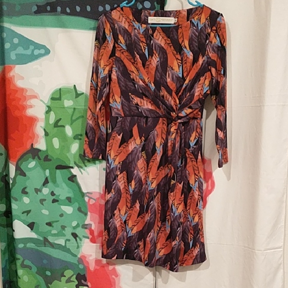 ⛵ 5/$15 Tracy Negoshian Vibrant Feather Long Sleeve Dress